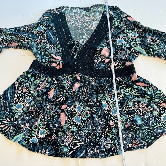 Floral V-Neck Women's Top - Black and Blue - Picture 12 of 13